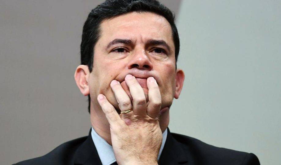 Moro ficou sozinho?