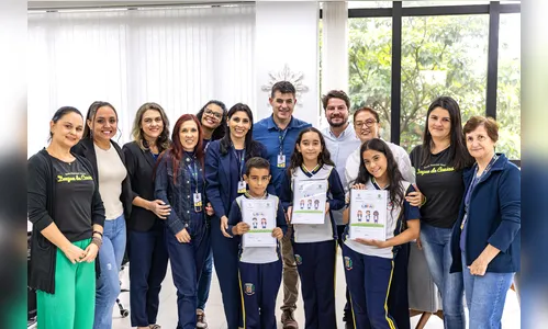 Prefeitura de Arapongas reforça ensino de libras com apostilas em três níveis