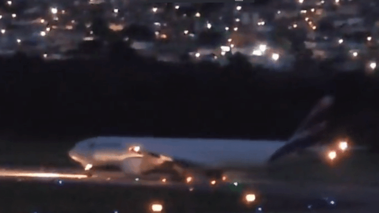 Avião da Latam aborta decolagem em Guarulhos por superaquecimento do motor