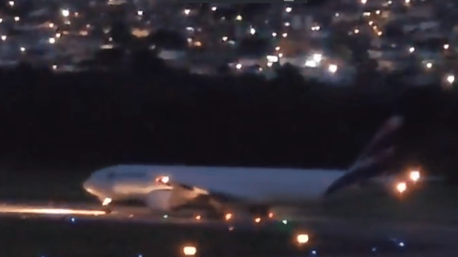 Avião da Latam aborta decolagem em Guarulhos por superaquecimento do motor
