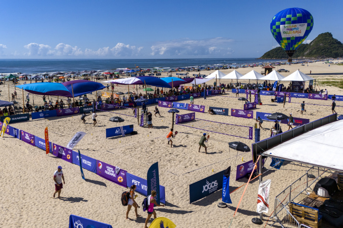 Arena Portos do Paraná em Caiobá sedia torneio global de beach tennis