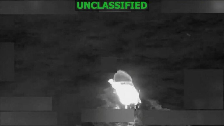 Eua realizam bombardeio contra embarcação suspeita no Pacífico Oriental