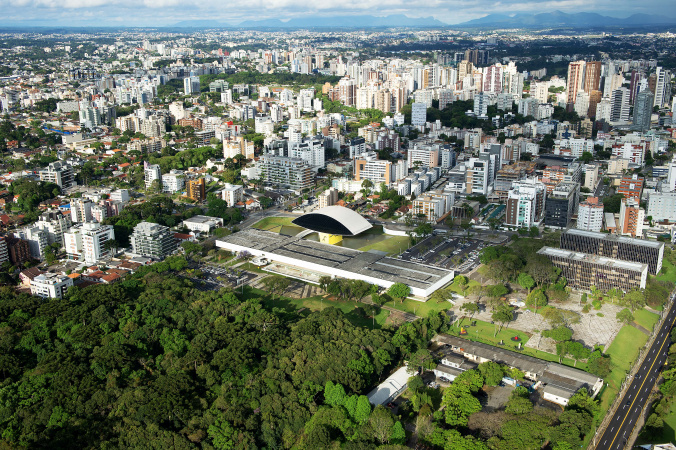 Curitiba lidera geração de empregos no Paraná com saldo positivo em 244 cidades