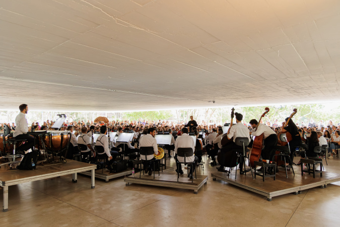 Orquestra sinfônica do Paraná apresenta concerto marcante no Museu Oscar Niemeyer