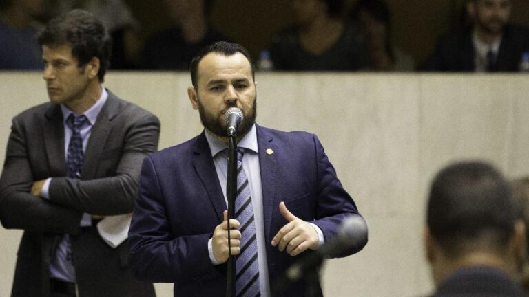 Aliado de Eduardo Bolsonaro defende candidatura própria do PL em São Paulo