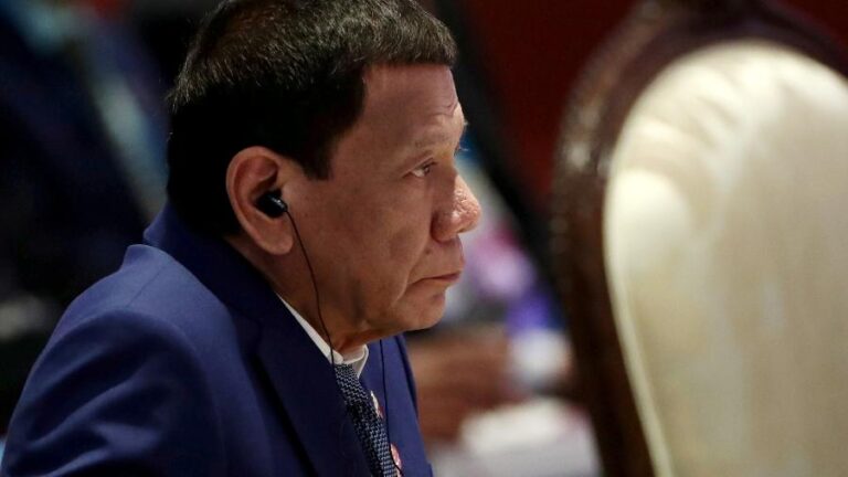 Procurador do TPI acusa ex-presidente Rodrigo Duterte de matar milhares de pessoas