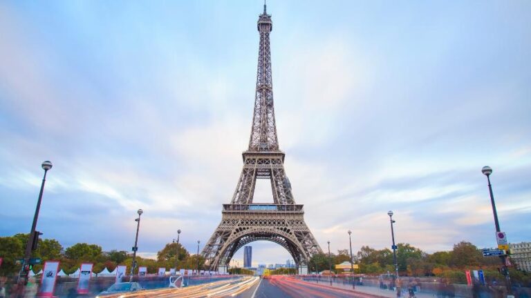Paris inclui nomes de mulheres na Torre Eiffel para reparação histórica