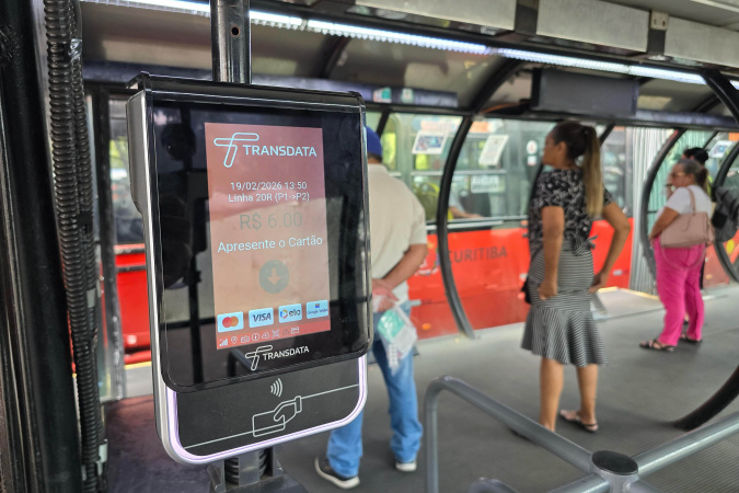 Ônibus metropolitanos ampliam formas de pagamento com cartões por aproximação na RMC