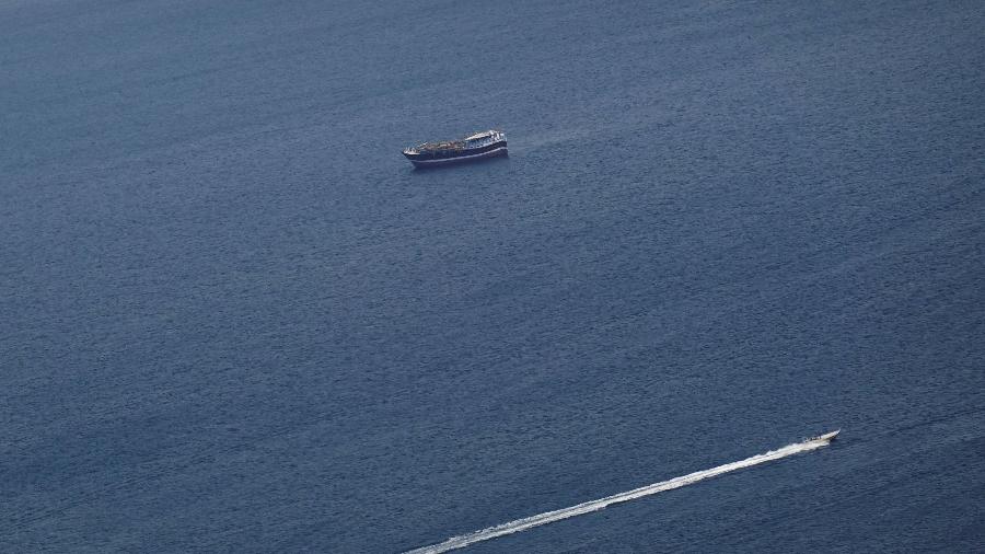 Porta-contêineres britânico sofre ataque no Estreito de Hormuz
