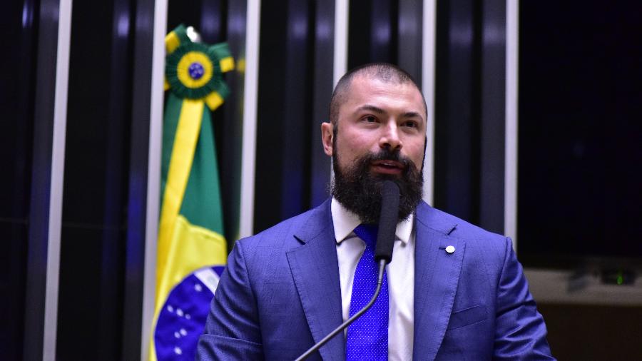 Projeto para armar pessoas trans gera polêmica e críticas jurídicas