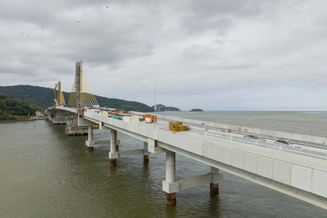 Ponte de Guaratuba avança em acabamentos e se aproxima da inauguração