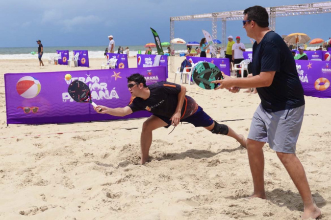 Interclubes estadual de beach tennis agita Matinhos com apoio do Estado