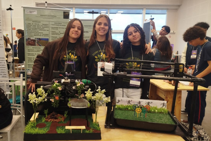 Alunos da rede estadual apresentam soluções tecnológicas e sustentáveis na Expo Umuarama