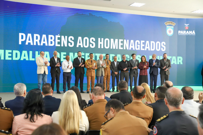 Casa Militar do Paraná celebra 98 anos com entrega de medalhas a civis e militares