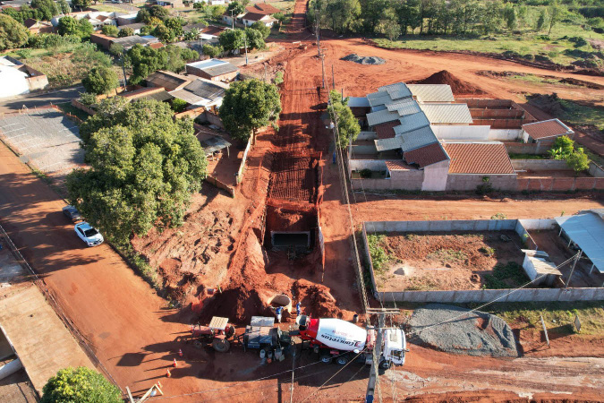 Obra em Loanda avança para controlar erosão urbana mais crítica do Paraná